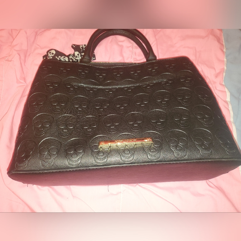 Betsey Johnson skull purse